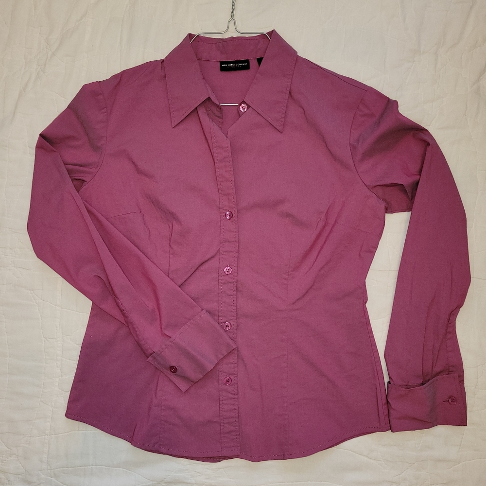 Medium New York & Co mauve button down shirt